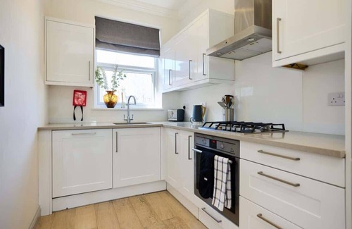 Harlesden Apartamento | The Leghorn Quarters - Modern 3 Bdr with Balcony