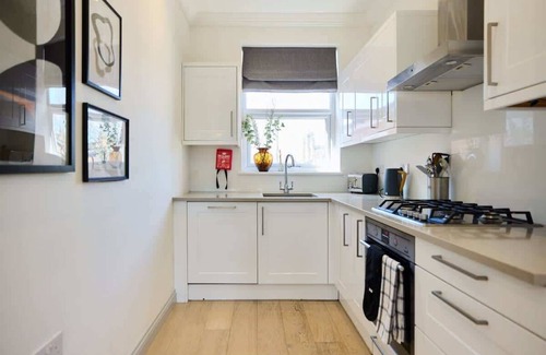 Harlesden Apartamento | The Leghorn Quarters - Modern 3 Bdr with Balcony
