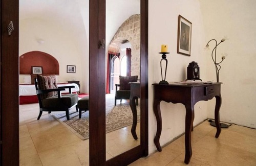Artists Colony Cabina | The Liana Suite