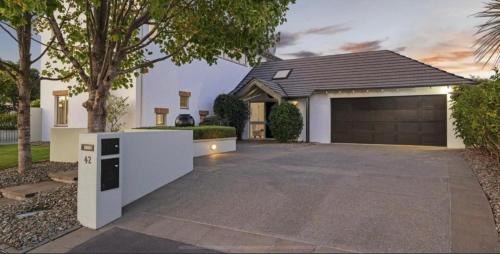 Christchurch Casa | The light Inn