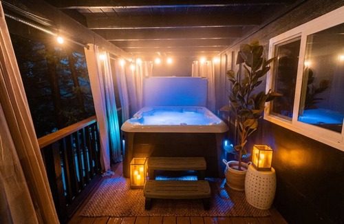 Running Springs Cabina | The Lightfoot Cabin · Mid-Century Cabin Perfect for Romantic Getaway