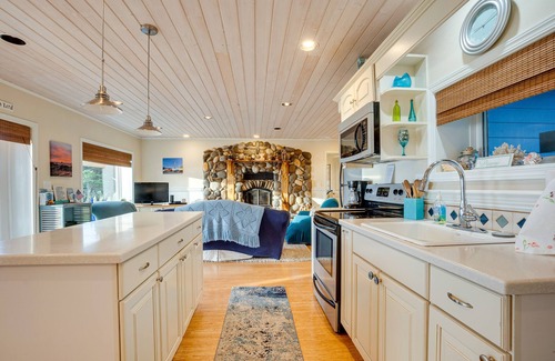 Port Orford Casa | The Lighthouse: 3 Acre Port Orford Oceanfront Home