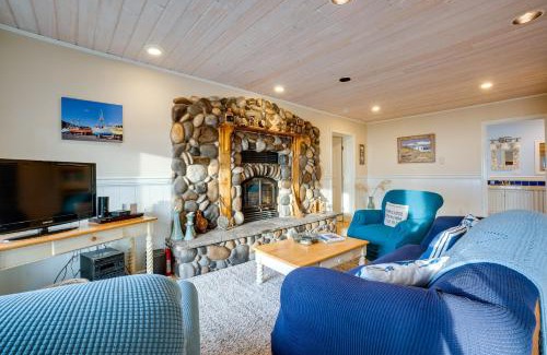 Port Orford Casa | The Lighthouse 3 Acre Port Orford Oceanfront Home