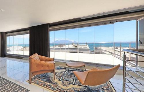 Bloubergstrand Casa | The Lighthouse - Beachfront