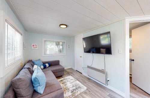 Wasaga Beach Hotel | The Lighthouse Cottage Four