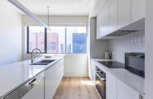Port Melbourne Casa | The Lightwell - Sunlit Beachside Escape with Rooftop