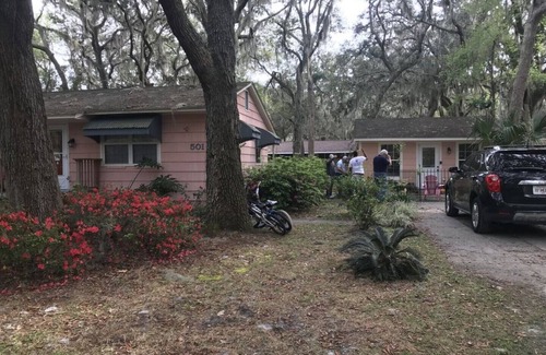 St. Marys Apartamento | La casa de Lil Pink invita, ¡relájate bajo Live Oaks!