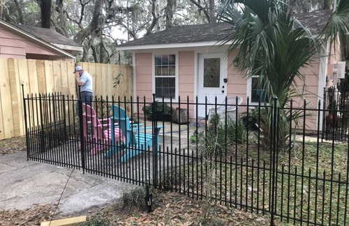 St. Marys Apartamento | La casa de Lil Pink invita, ¡relájate bajo Live Oaks!