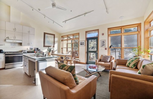 Point Reyes Station Otro | The Limantour Lodge-Sleeps 50!