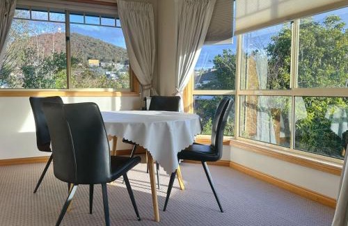 Lindisfarne Casa | The Lindisfarne Loft - close to CBD and Airport