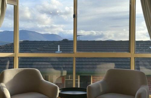 Lindisfarne Casa | The Lindisfarne Loft - close to CBD and Airport
