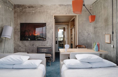 Wilshire Center Hotel | The LINE Hotel LA, 2x High-level Hollywood Hills View Double, Pet-Friendly, Pool