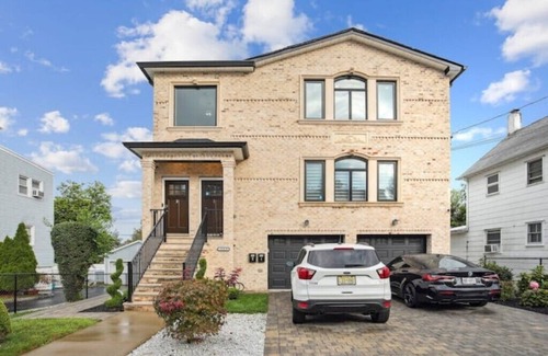 Kearny Apartamento | The Lions Den Luxury 3-Bedroom Oasis + Patio