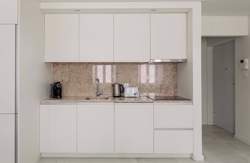 Linda-a-Velha Apartamento | The Lisbon Hideaway | 2 Bed Urban Terrace Stay