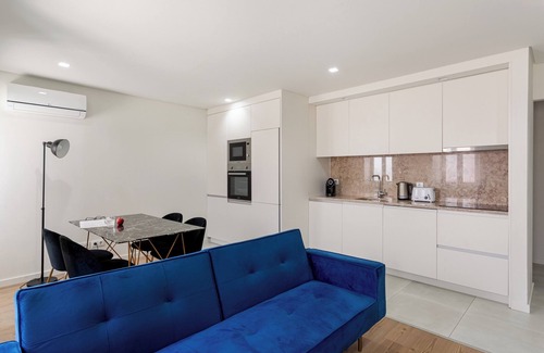 Linda-a-Velha Apartamento | The Lisbon Hideaway | 2 Bed Urban Terrace Stay