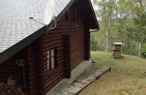 Marcillac-la-Croisille Chalet De Esquí | El pequeño tronco con vista al lago.