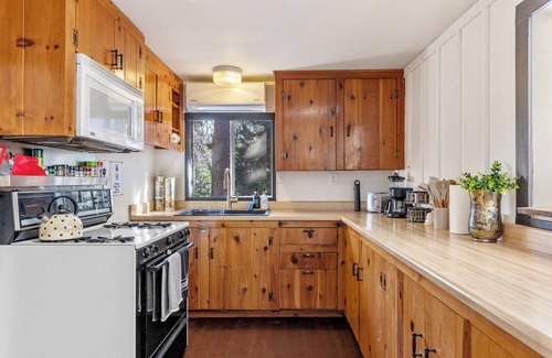 Alta Sierra Cabina | The Little Cabin - Tranquil Forest Getaway, Close to Ski Resort & Hiking Trails!