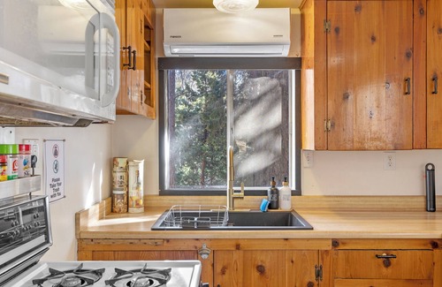 Alta Sierra Cabina | The Little Cabin - Tranquil Forest Getaway, Close to Ski Resort & Hiking Trails!