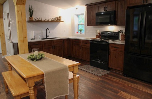 Silver Creek Cabina | The Little Cabin on Old Main Rd.