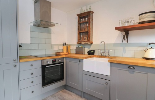West Pennard Cabaña | THE LITTLE COTTAGE ANNEXE, pet friendly, with a garden in Glastonbury