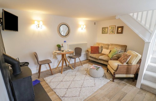Sibford Gower Cabaña | THE LITTLE COTTAGE, romantic, character holiday cottage in Swalcliffe