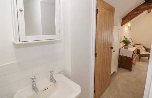 Sibford Gower Cabaña | THE LITTLE COTTAGE, romantic, character holiday cottage in Swalcliffe