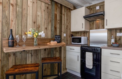 Bryn-crug Cabaña | The Little Cottage - sleeps 2 guests in 1 bedroom