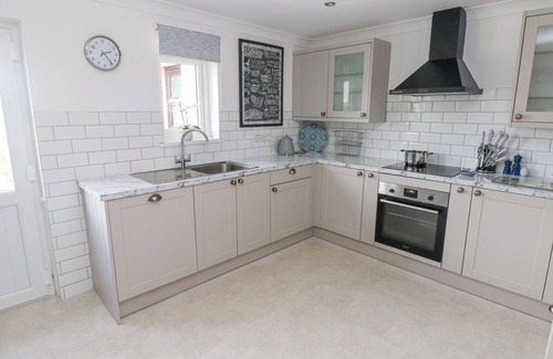 Llangain Cabaña | THE LITTLE CWTCH, character holiday cottage in Llansteffan