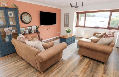 Llangain Casa | The Little Cwtch