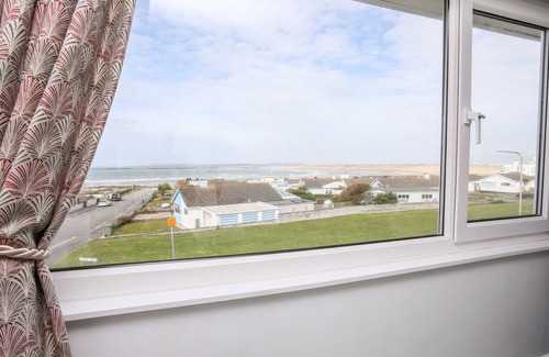 Rhosneigr Cabaña | THE LITTLE DOLPHINS, pet friendly, with a garden in Rhosneigr