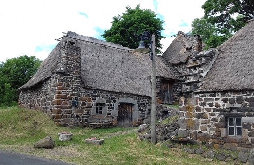 Le Puy-en-Velay Apartamento | El pequeño dique al pie de la roca Aiguilhe