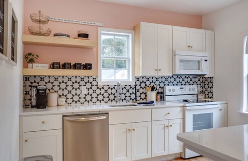 Downtown Cabaña | The Little Gem 💕- Walking Distance to Downtown Raleigh