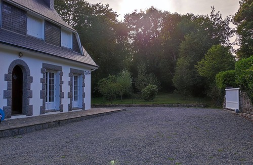 Clohars-Fouesnant Casa | The little house in the forest