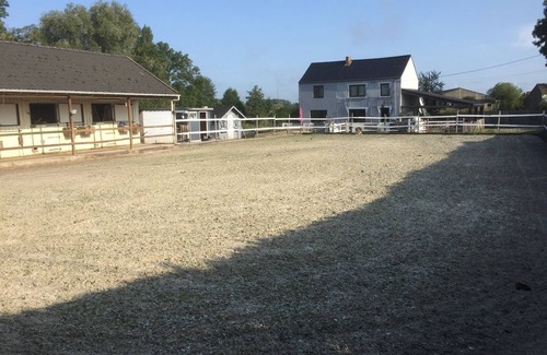 Pont-a-Celles Casa | La pequeña casa en la pradera