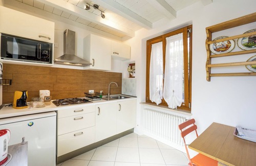 Lonato del Garda Casa | The Little House in the Citadel - Mini-home in quiet neighborhood in historic center