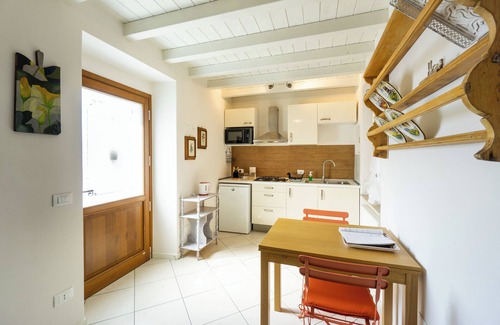 Lonato del Garda Casa | The Little House in the Citadel - Mini-home in quiet neighborhood in historic center