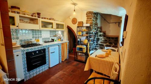 Arcola Casa | the little house of arcola in the medieval walls