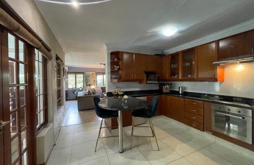 Greater Johannesburg Metropolitan Area Apartamento | The Little Mongrel Deluxe Space Bryanston
