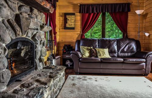 Turnu Ruieni Cabina | The Little Mountain Cabin