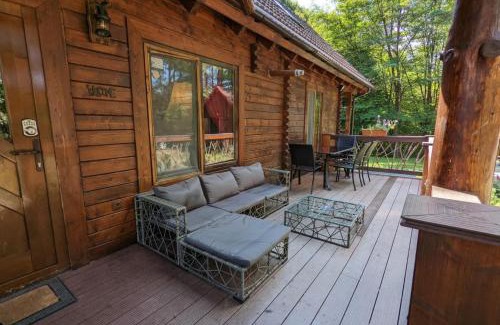 Turnu Ruieni Cabina | The Little Mountain Cabin