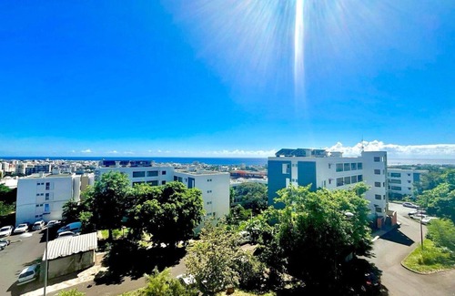 Saint-Denis Apartamento | The Little Nest – Sea View, Comfort & Parking