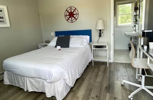Mount Horeb Casa | THE LITTLE VILLAGE , Full Bed 108