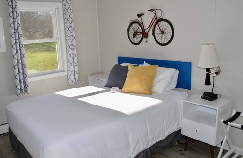 Mount Horeb Casa | THE LITTLE VILLAGE , Full Bed 106