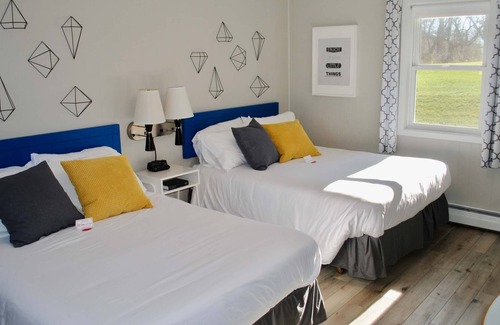 Mount Horeb Casa | THE LITTLE VILLAGE , Full Bed 106