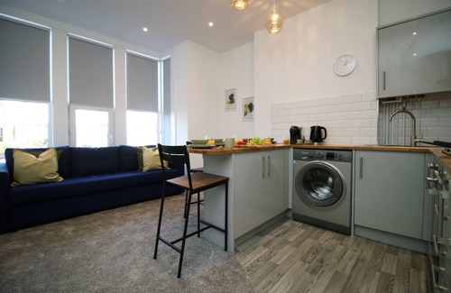 Caerau Apartamento | ◑3.5mile drive to City◑Parking◑WiFi◑Sleeps4◑