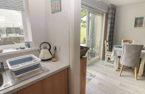 Crynant Cabaña | THE LOBSTER POT, pet friendly, luxury holiday cottage in Oxwich