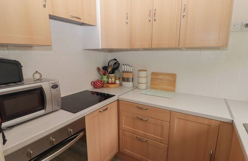 Crynant Cabaña | THE LOBSTER POT, pet friendly, luxury holiday cottage in Oxwich