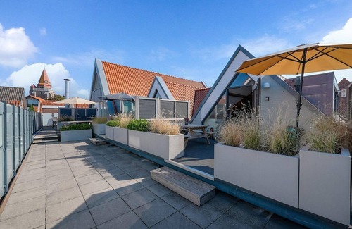 Ouddorp Casa | The location of this holiday apartment is unique because it is not in a park but right in the center of Ouddorp, yet only about 10 minutes by bike from the sandy beach.