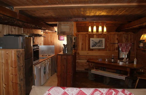 La Salle-les-Alpes Apartamento | El acogedor apartamento en una casa típica ubicada en el pueblo.