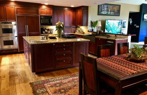 Cheyney Casa | Donde el tiempo se derrite ... Chester County Hideaway en 5 acres de bosques, vida silvestre!